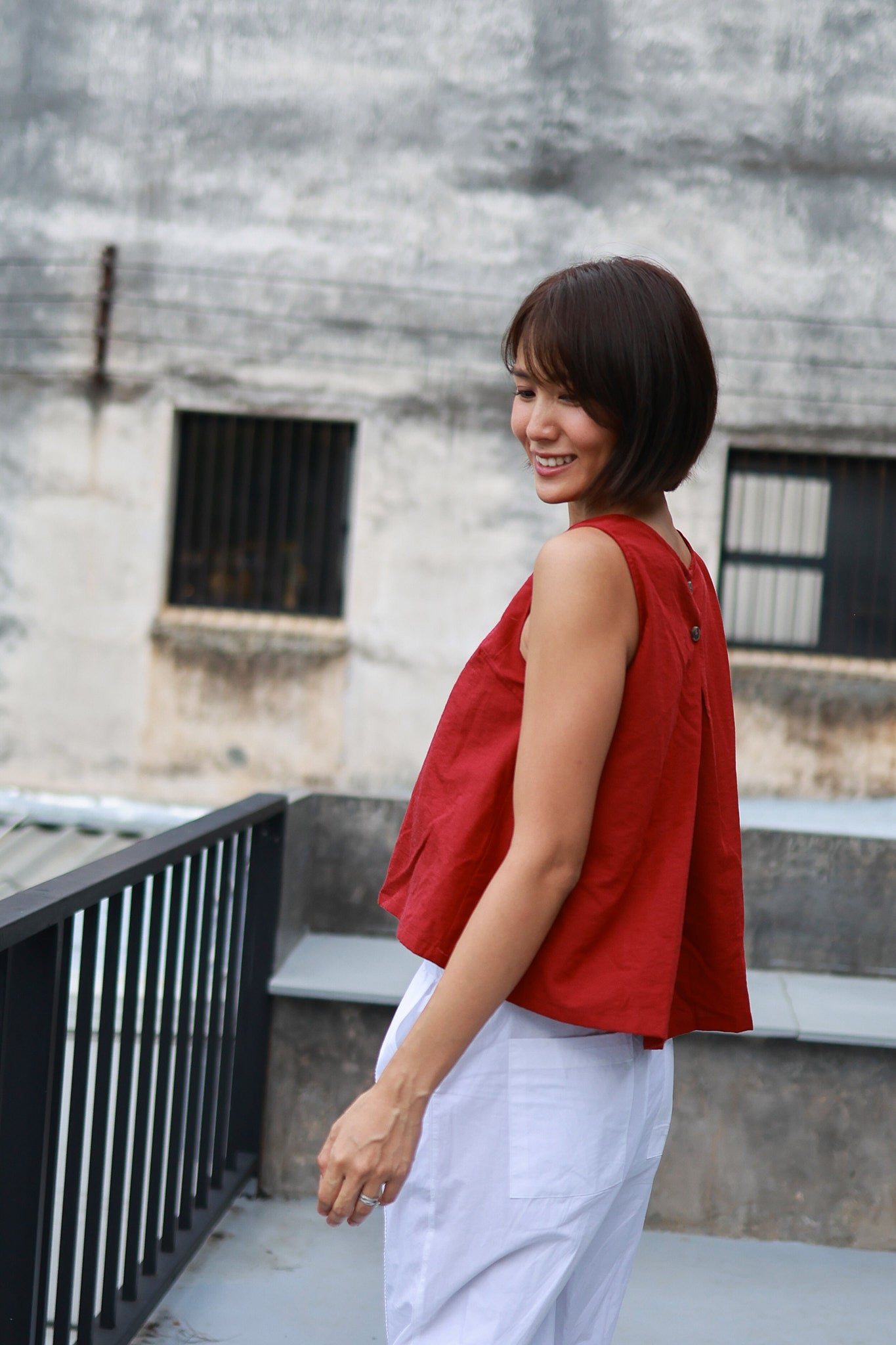 BACK BUTTON SLEEVELESS TOP