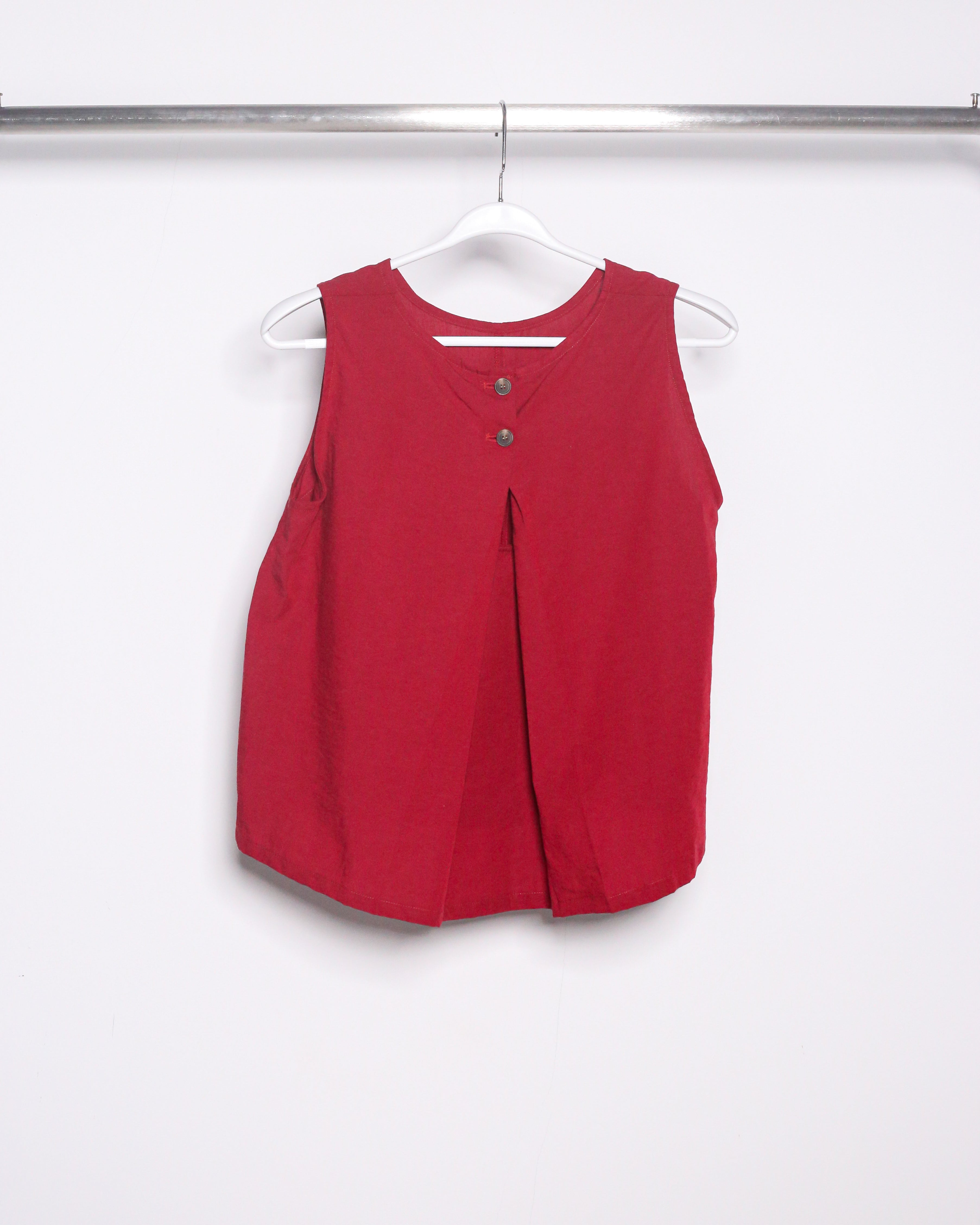 BACK BUTTON SLEEVELESS TOP