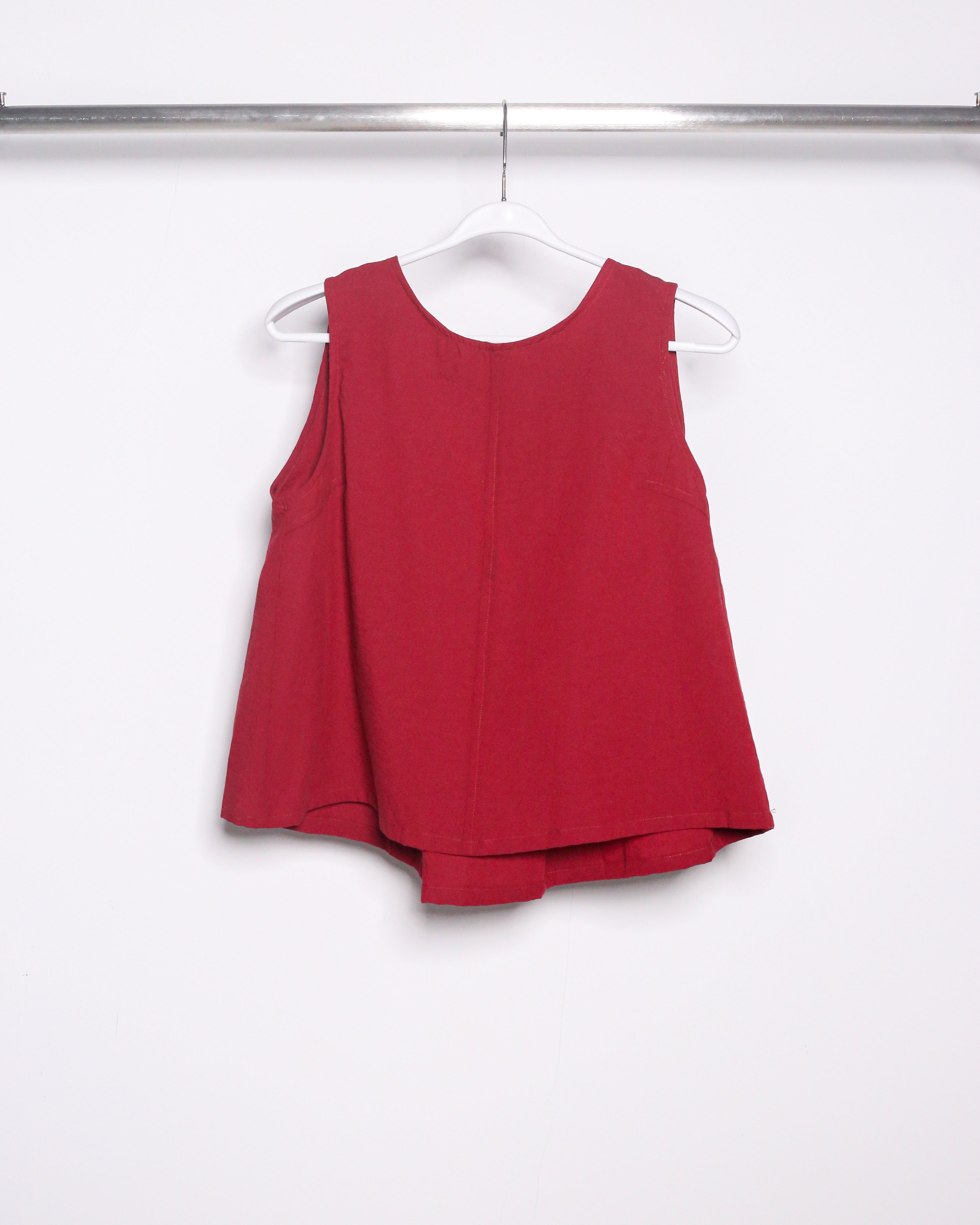 BACK BUTTON SLEEVELESS TOP