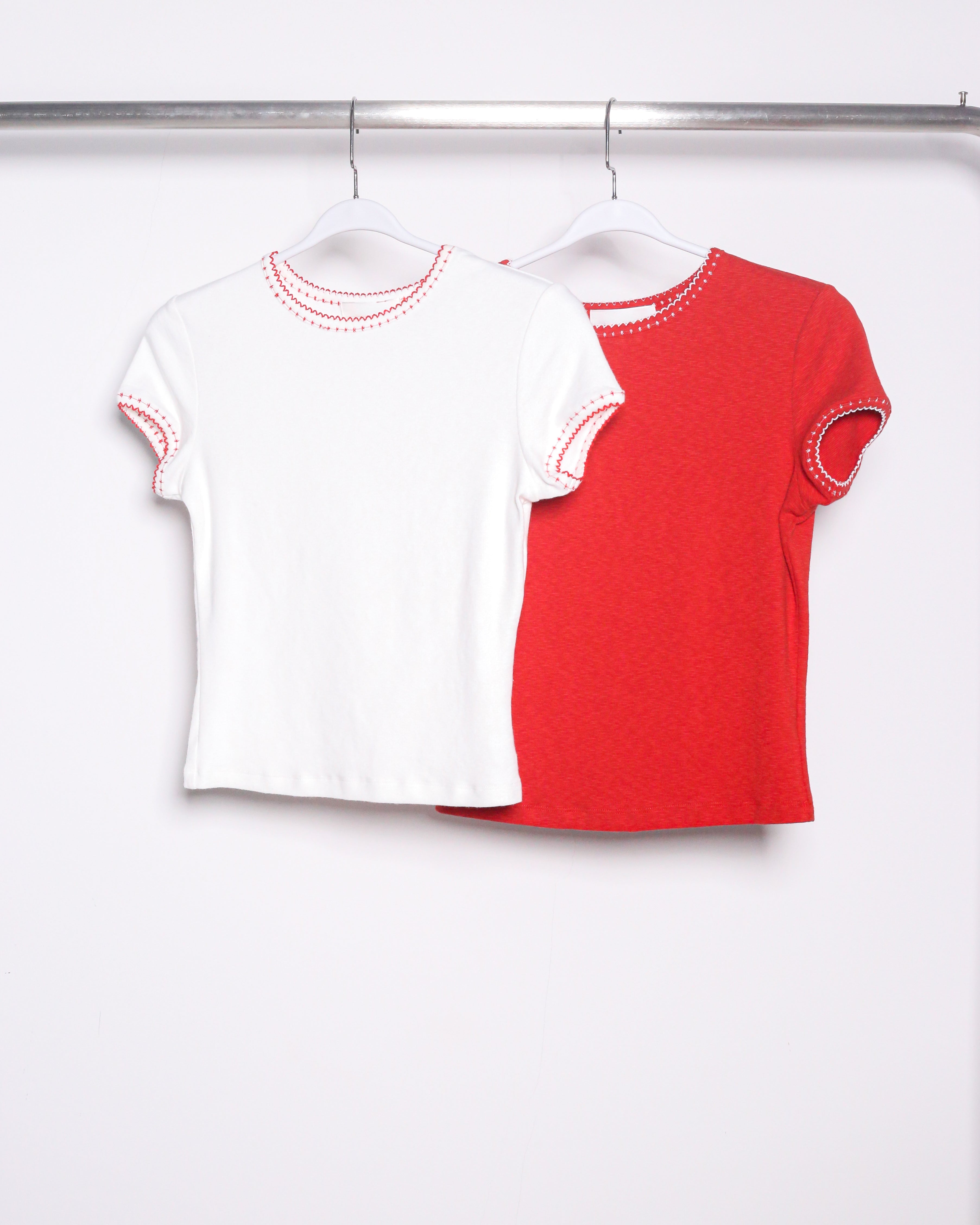 EMBROIDERED KNIT TEE