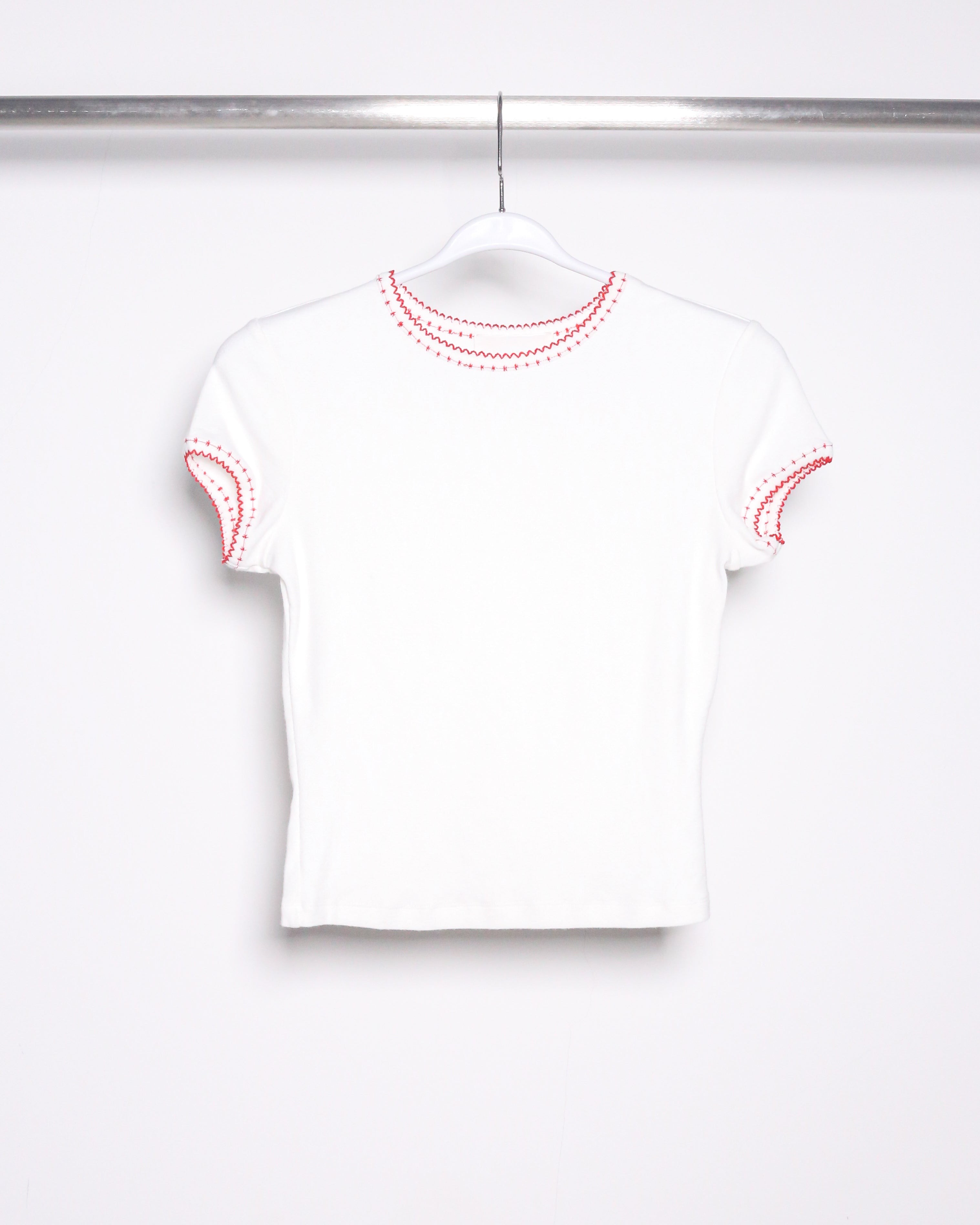 EMBROIDERED KNIT TEE