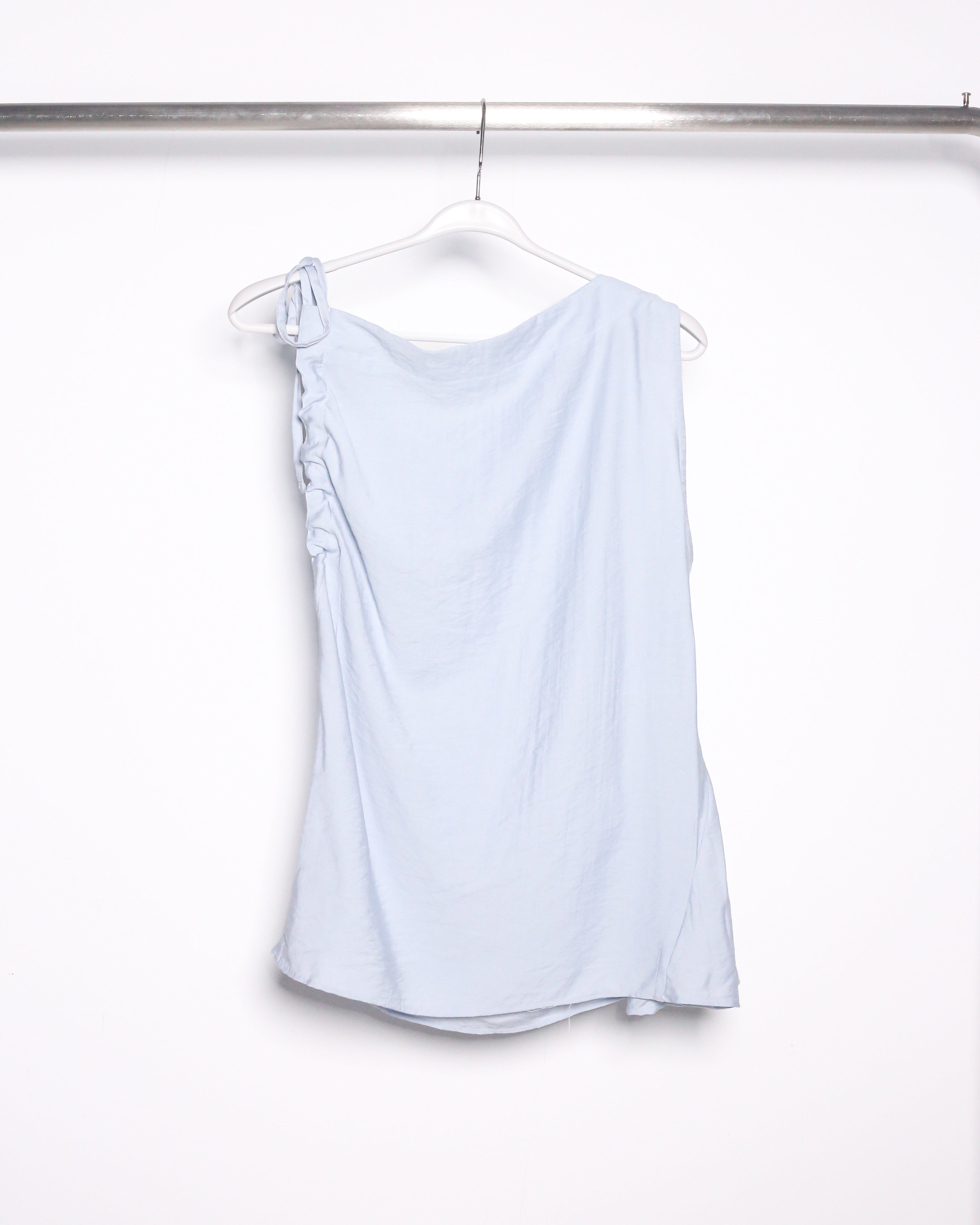 KNOT-TIE SLEEVELESS SHIRT