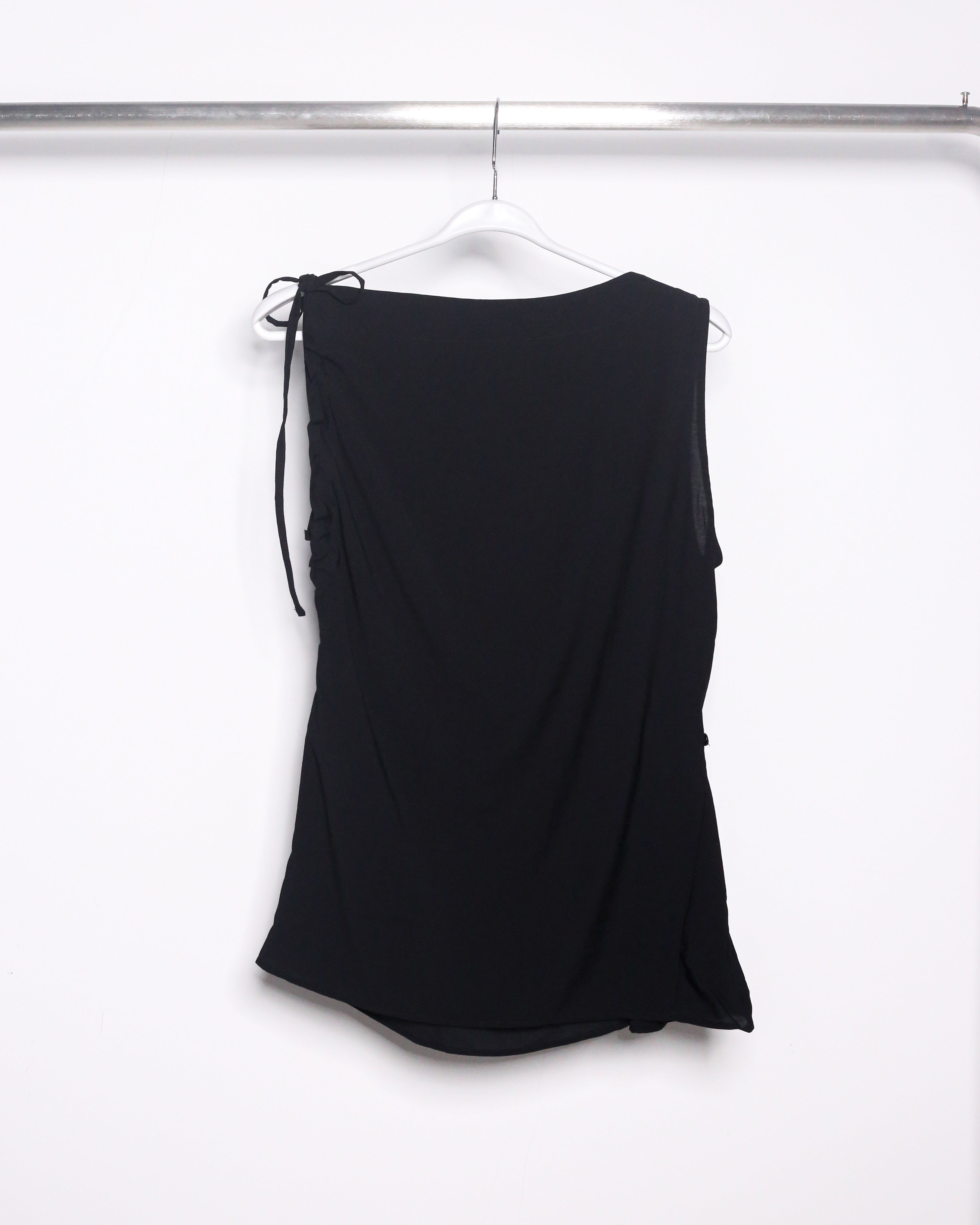 KNOT-TIE SLEEVELESS SHIRT