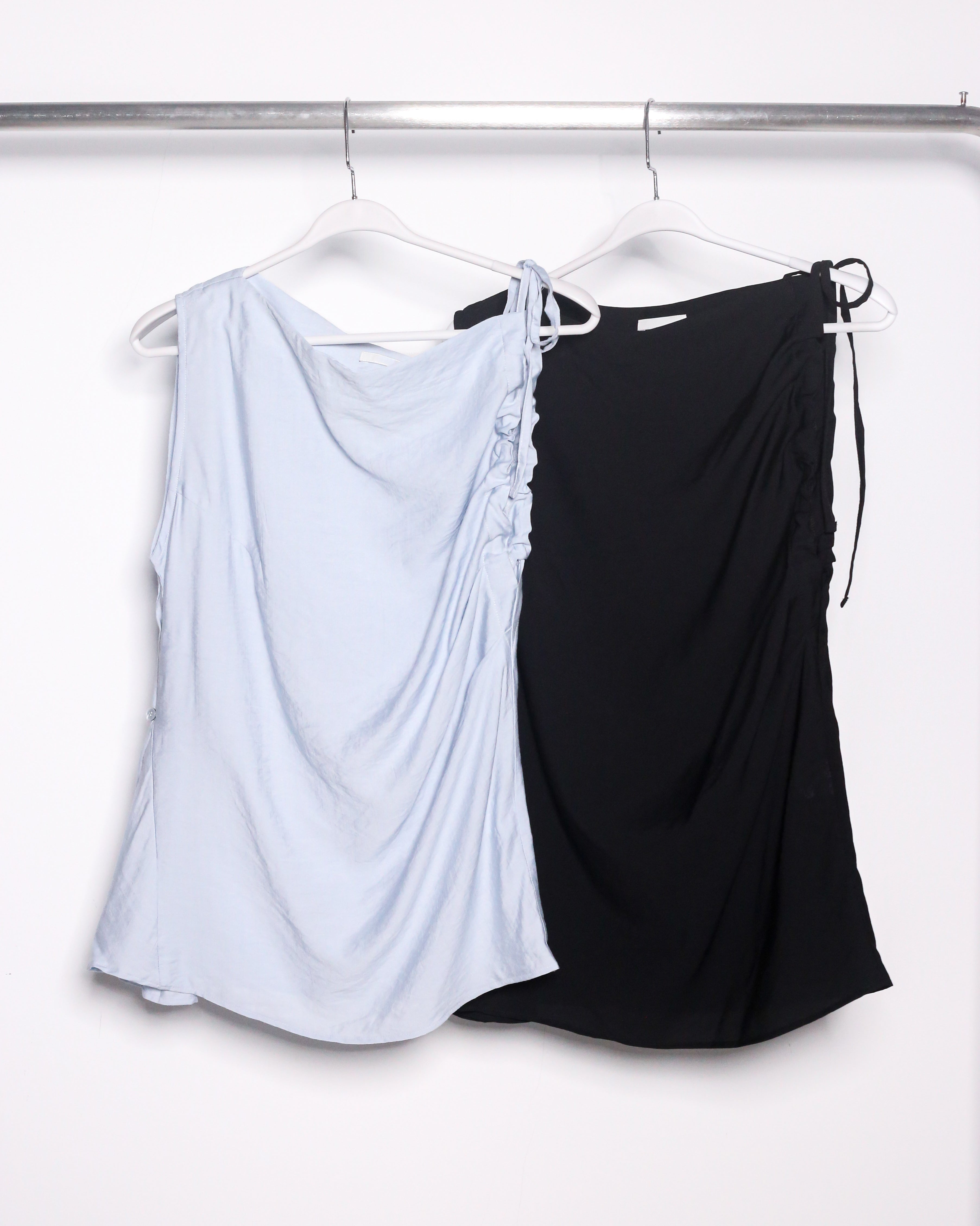 KNOT-TIE SLEEVELESS SHIRT