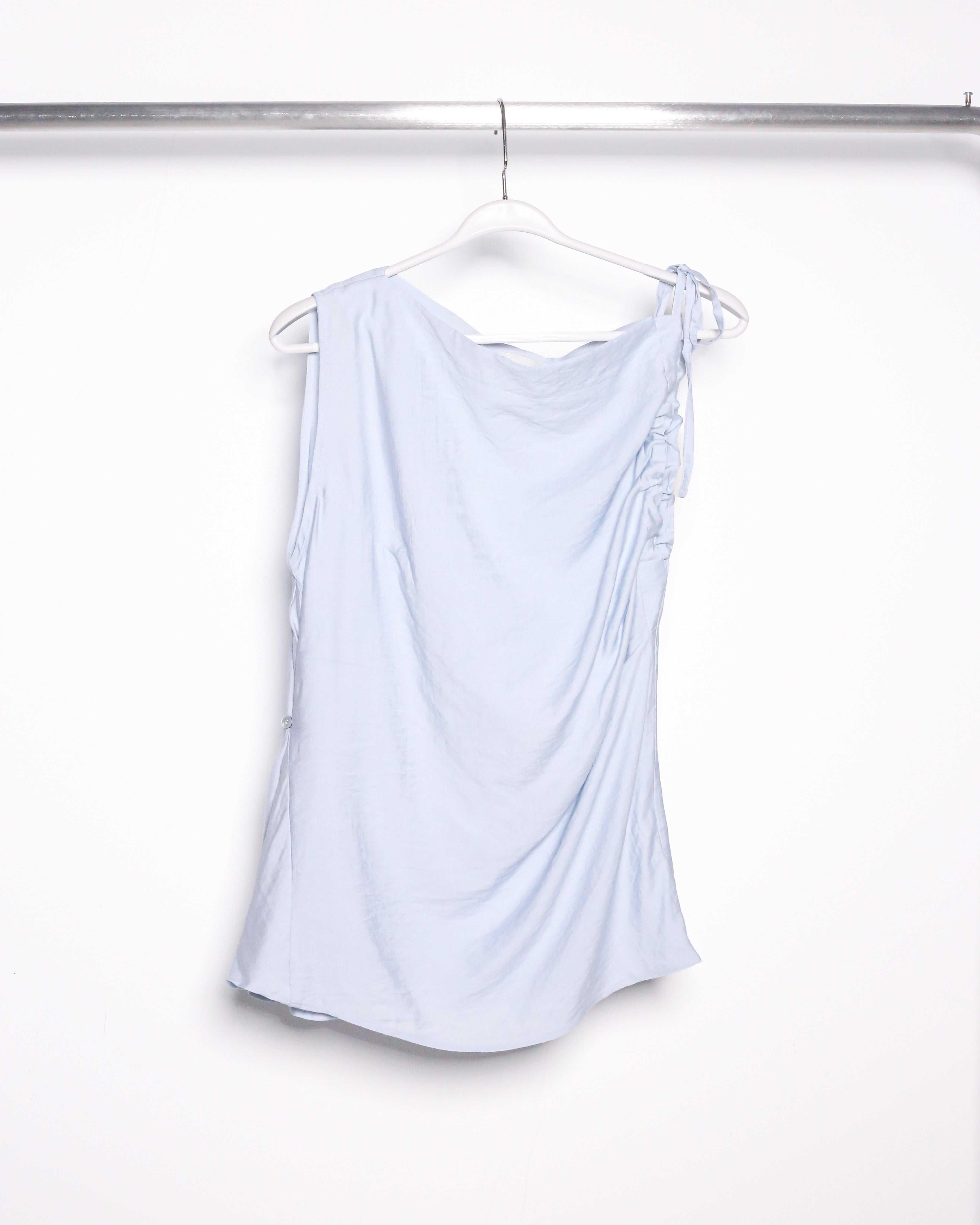 KNOT-TIE SLEEVELESS SHIRT