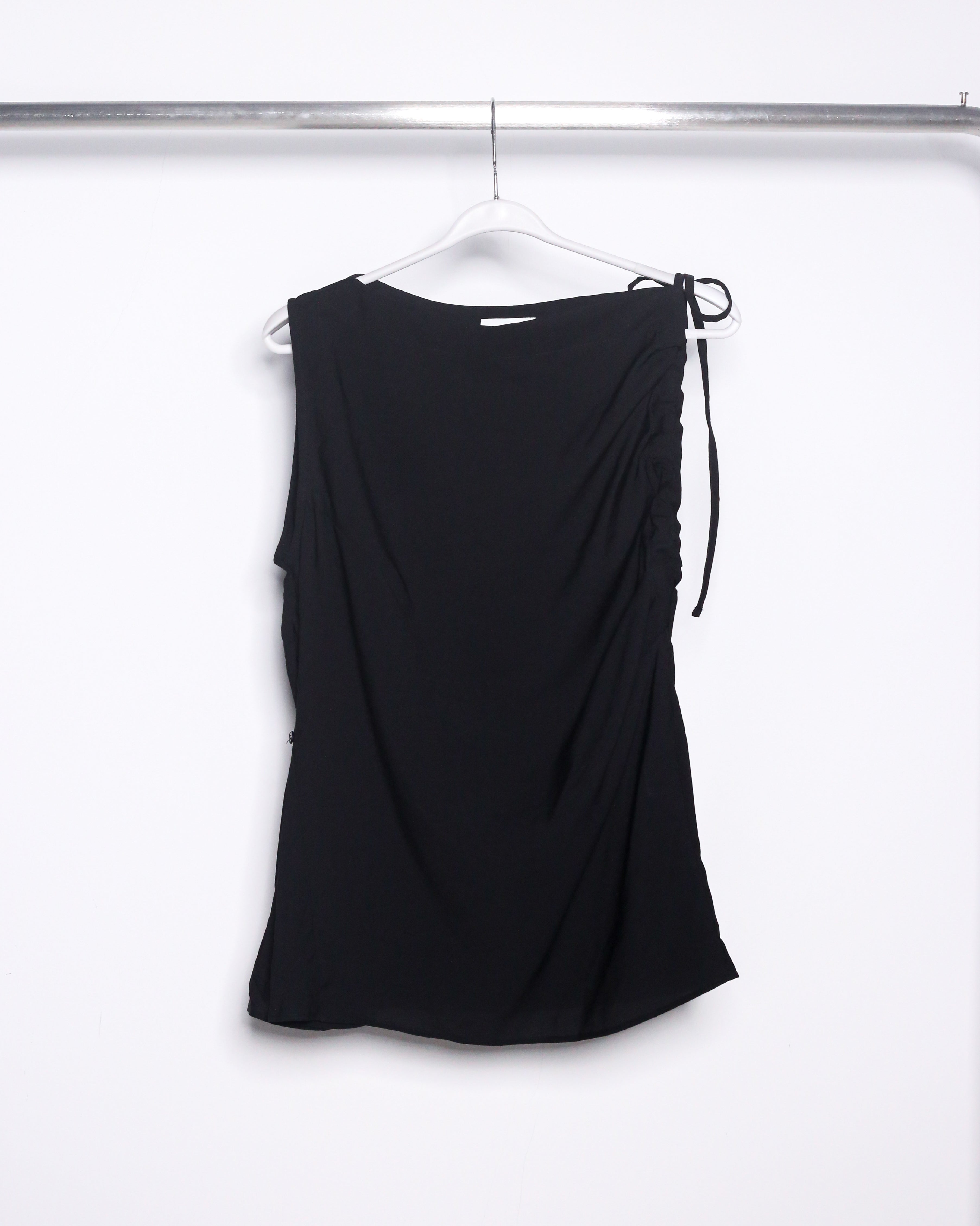KNOT-TIE SLEEVELESS SHIRT