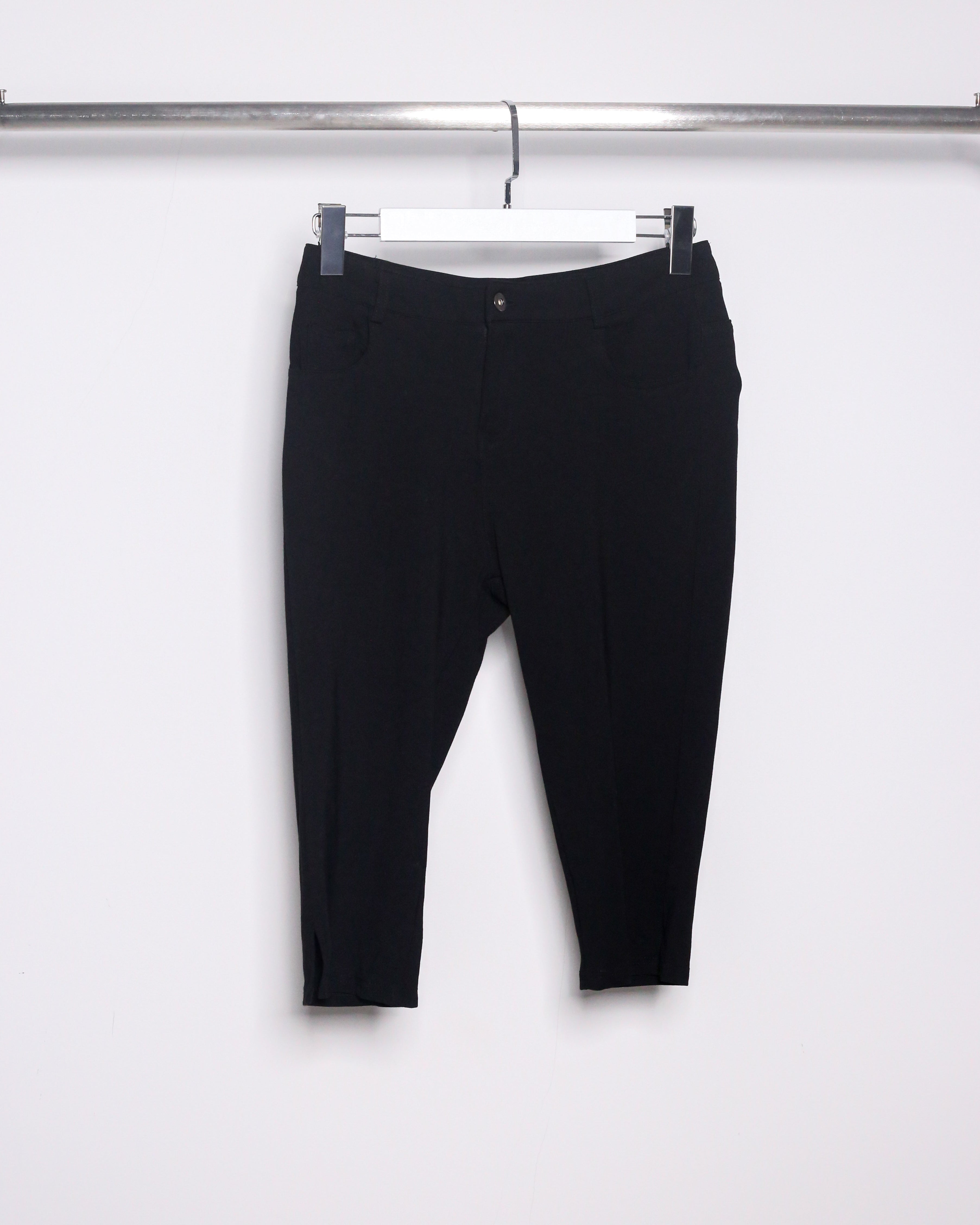 STRETCHY 90S CAPRI PANTS
