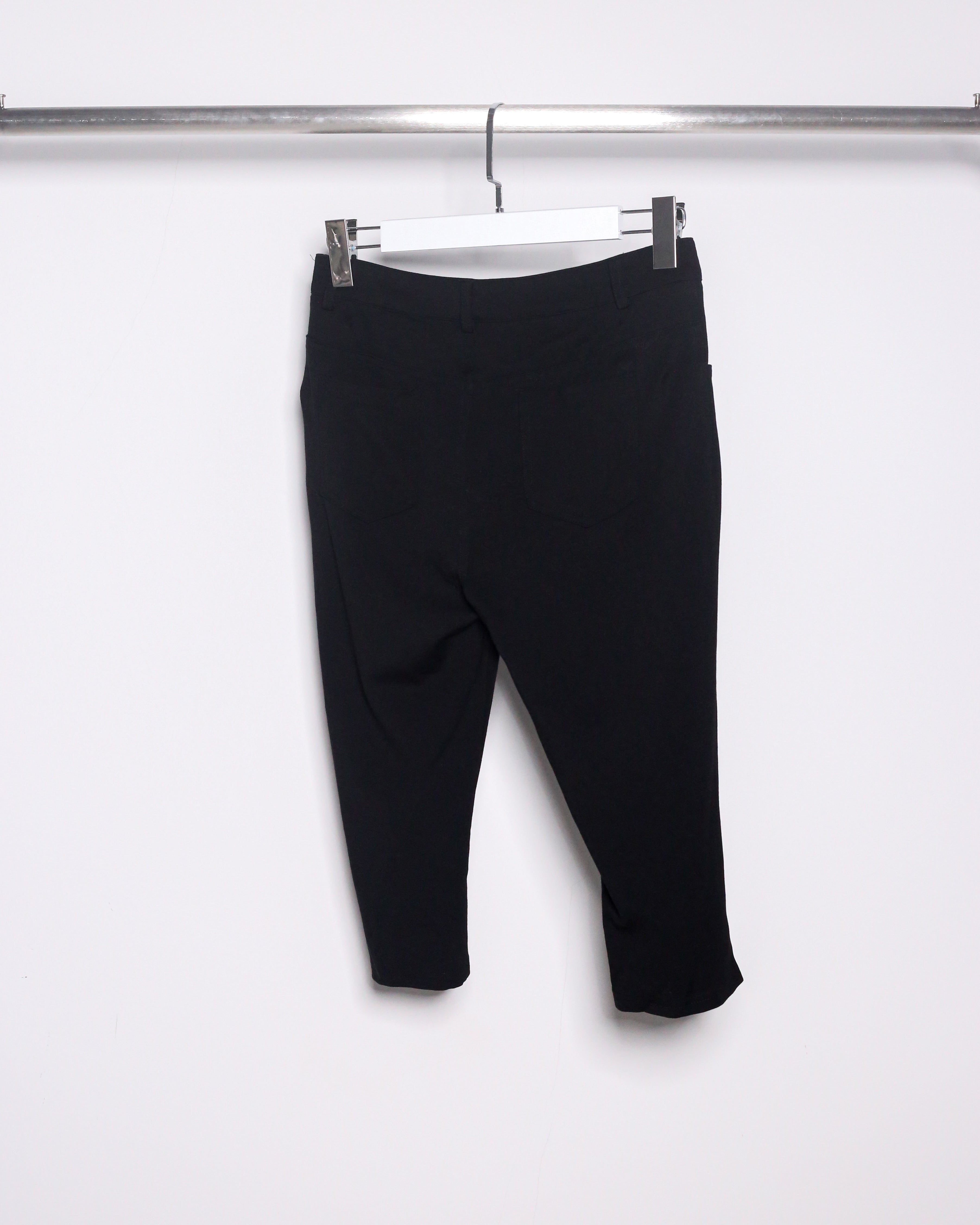 STRETCHY 90S CAPRI PANTS