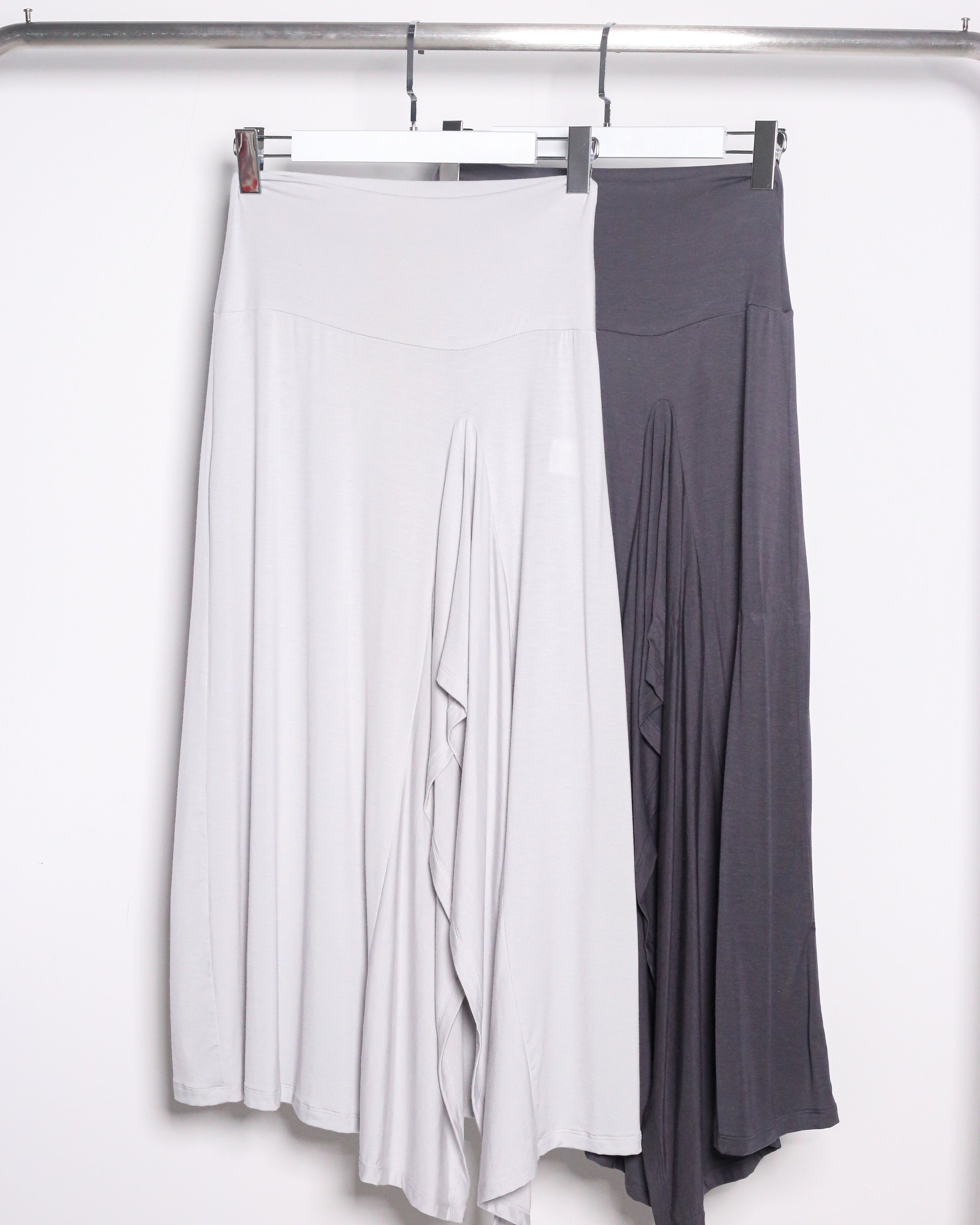 STRETCHY SPLIT MAXI SKIRT